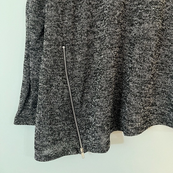 Chenault Blouse. Metallic Sheer Body. Asymmetrical Hem w/ Side Zipper. Size XL. - Picture 2 of 6